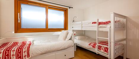 4 Schlafzimmer, Bügeleisen/Bügelbrett, kostenloses WLAN, Bettwäsche