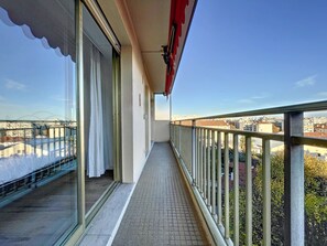 Property grounds - (056) City trip experience at Le Forum (Antibes)