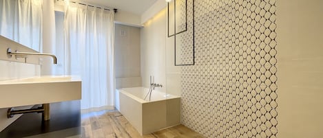Bathtub, hair dryer, towels