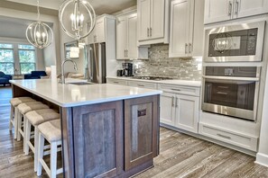 Fridge, microwave, oven, stovetop - Coastal Club * 3BR New Villa Vacation Home w 2.5 Baths * Sleeps 8 * (Lewes)
