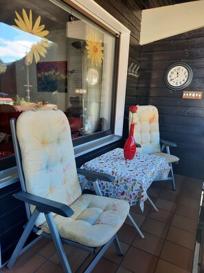 Terrace/patio - Apartment Oberstdorf, pool, parking lot, sauna, from May-October mountain railway ticket included. (Oberstdorf)