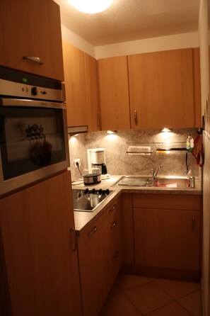 Fridge, stovetop, dishwasher, coffee/tea maker - Apartment Oberstdorf, pool, parking lot, sauna, from May-October mountain railway ticket included. (Oberstdorf)