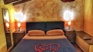 Escritorio, wifi gratis y ropa de cama