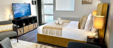 1 habitación, tabla de planchar con plancha, wifi gratis y ropa de cama