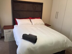 2 bedrooms, Internet, bed sheets - Loft apartment with a View (Sandton)