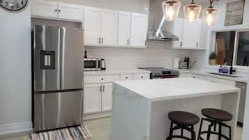 Micro-ondas, fogão, cooktop, toalhas de papel
