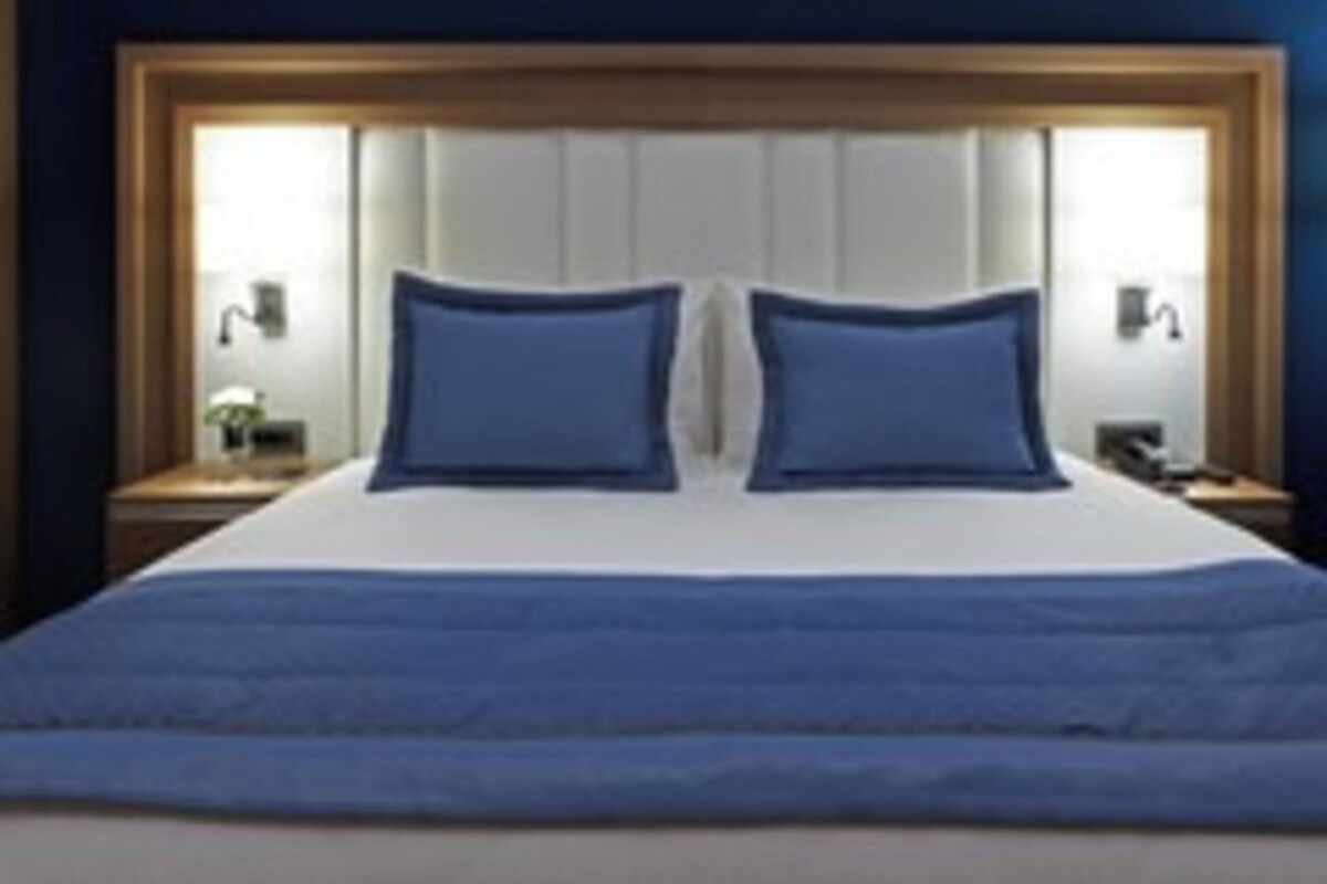 Deluxe French Room