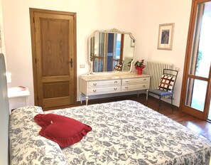 7 bedrooms, iron/ironing board, free WiFi
