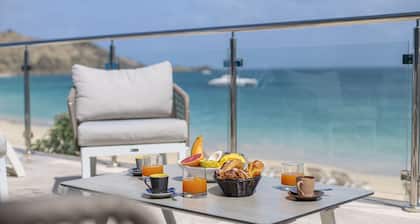 Magnificent waterfront apartment