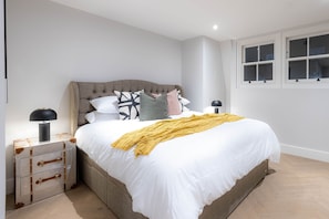 Deluxe Apartment | 3 bedrooms, laptop workspace, free WiFi, bed sheets - Three Bed Apts near Spitalfields Mkt (London)