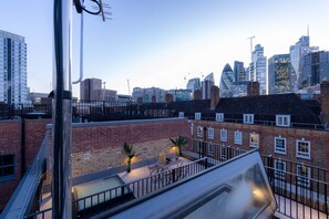 Deluxe Apartment | Terrace/patio - Three Bed Apts near Spitalfields Mkt (London)