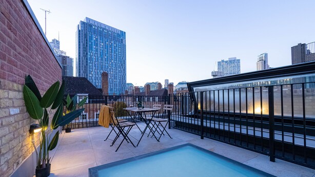 Exterior - Three Bed Apts near Spitalfields Mkt (London)
