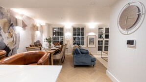 Deluxe Apartment | Living area | 42-inch TV with cable channels - Three Bed Apts near Spitalfields Mkt (London)