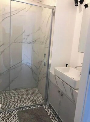 Shower, hair dryer, towels, soap