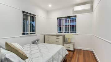 3 bedrooms, iron/ironing board, free WiFi, bed sheets