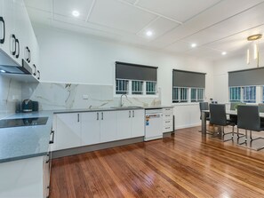 Frigorifero, microonde, forno, lavastoviglie