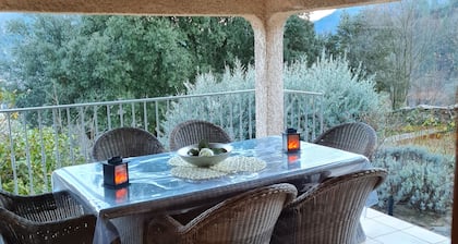 Gite de charme à l'orée du village
" Villa la Désirade ".