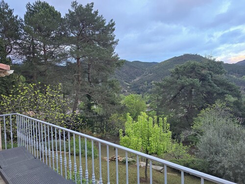 Charming gite on the edge of the village "Villa la Désirade".