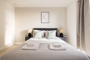 3 bedrooms, hypo-allergenic bedding, individually furnished - The Wembley Apartment (Wembley)