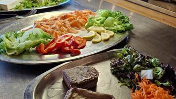 Free daily buffet breakfast