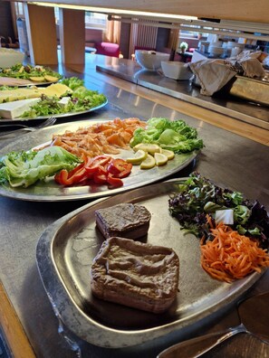 Free daily buffet breakfast - Norsjø Hotell (Midt-Telemark)