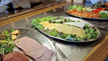 Desayuno buffet incluido todos los días