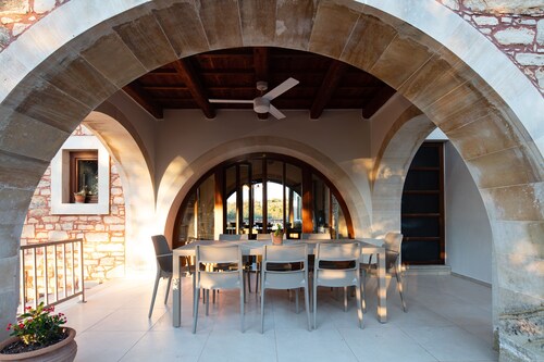 Exquisite Villa Mesogea with spacious rooms and private pool