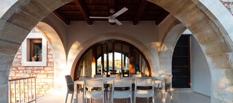 Exquisite Villa Mesogea with spacious rooms and private pool