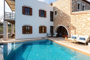 Outdoor pool - Exquisite Villa Mesogea with spacious rooms and private pool (Margarites)