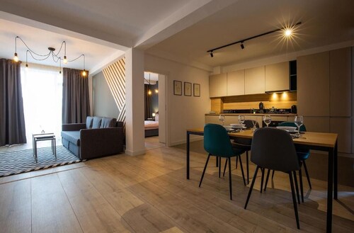 Olimpia Residence is located at 5 minutes by car from downtown Satu Mare. 