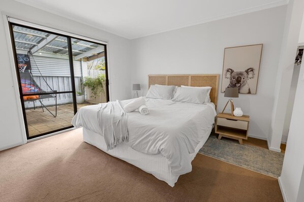 5 bedrooms, free WiFi, bed sheets