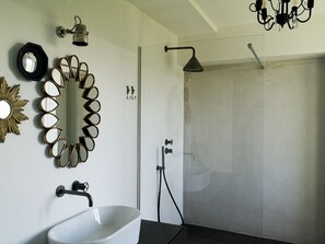 Grand Room | Bathroom | Shower, free toiletries, hair dryer, bathrobes - THERESA SULLA COLLINA (Passerano Marmorito)