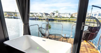 Rêve flottant pour amoureux balnéo et sauna - La Balzac