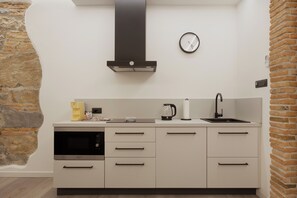 Romantic Suite, Jetted Tub | Private kitchen