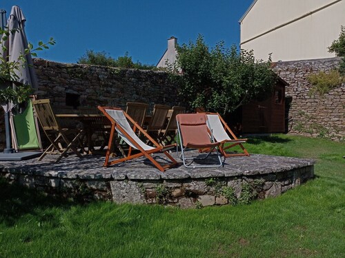La maison de Jeanne , meublé de tourisme 3 *** , près du Goyen et de l'église