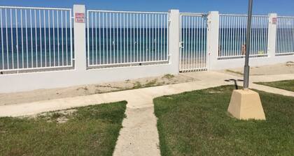 Punta Arenas, Your Beachfront Paradise in Playita Azul beach, sleeps 6, full A/C