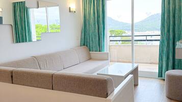 Minibar, escritorio, espacio para trabajar con un portátil