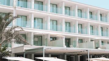 Indoor pool, seasonal outdoor pool