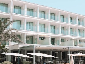 Piscine couverte, piscine extérieure (ouverte en saison)