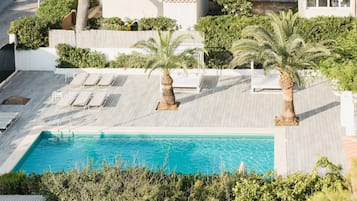 Indoor pool, seasonal outdoor pool