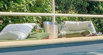 Moulin de caractère avec piscine