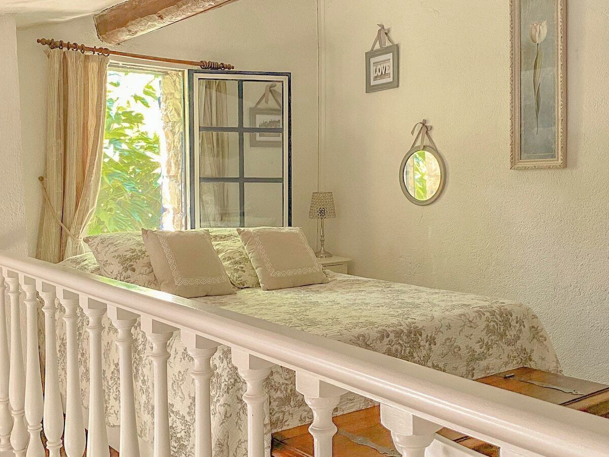 2 slaapkamers, een strijkplank/strijkijzer, beddengoed