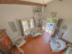 TV, books - Moulin de caractère avec piscine (Seillans)