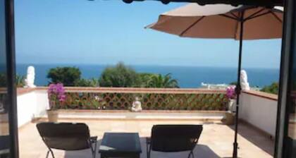 Charming Villa, Sea View, minutes from Palm Beach and Cannes