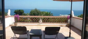Charming Villa, Sea View, minutes from Palm Beach and Cannes