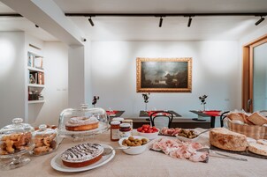 Colazione a buffet inclusa, servita tutte le mattine 