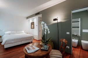 Camera familiare | Copriletto in piuma, una scrivania, insonorizzazione, Wi-Fi gratuito