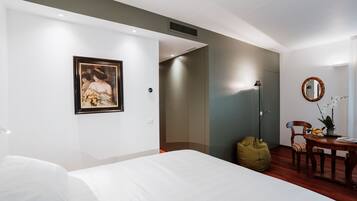 Quarto família | 2 quartos, edredons de pluma, escrivaninha, quartos à prova de som