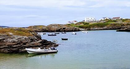 Modern apartment with sea views free WIFI