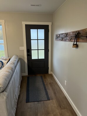 Interior - The Last Cast lake rental monthly discounts available (Campbellsville)